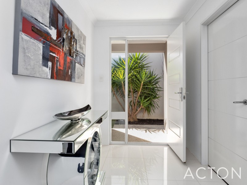 8 Pallarup Brace, Munster WA 6166