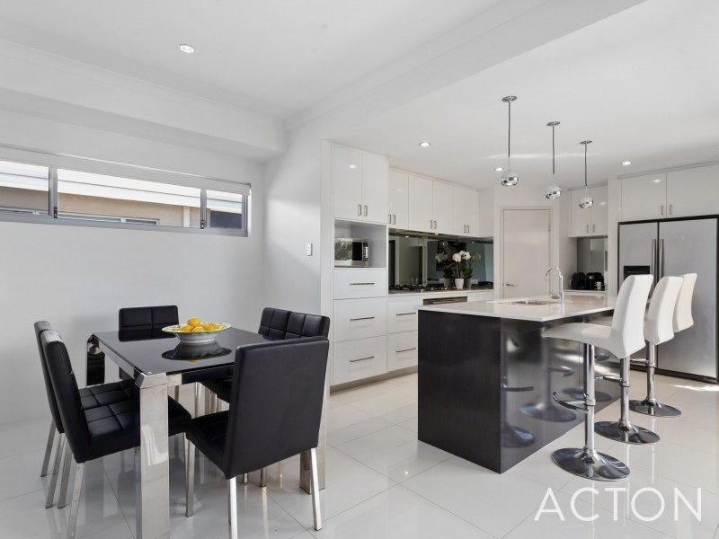 8 Pallarup Brace, Munster WA 6166