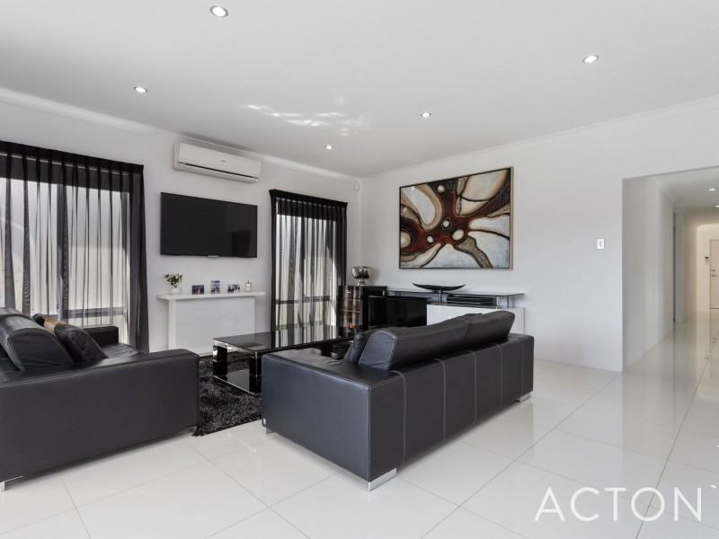 8 Pallarup Brace, Munster WA 6166