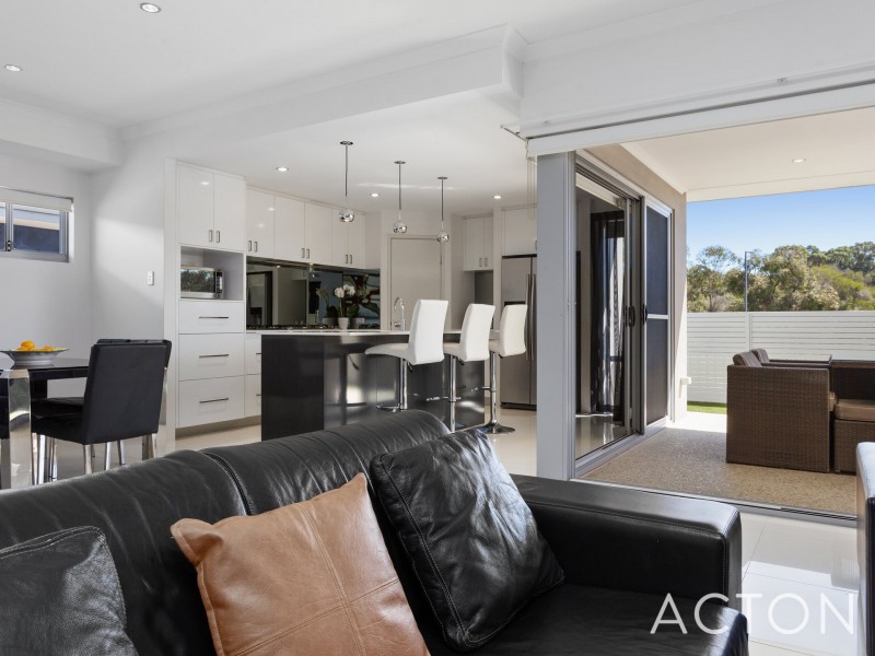 8 Pallarup Brace, Munster WA 6166