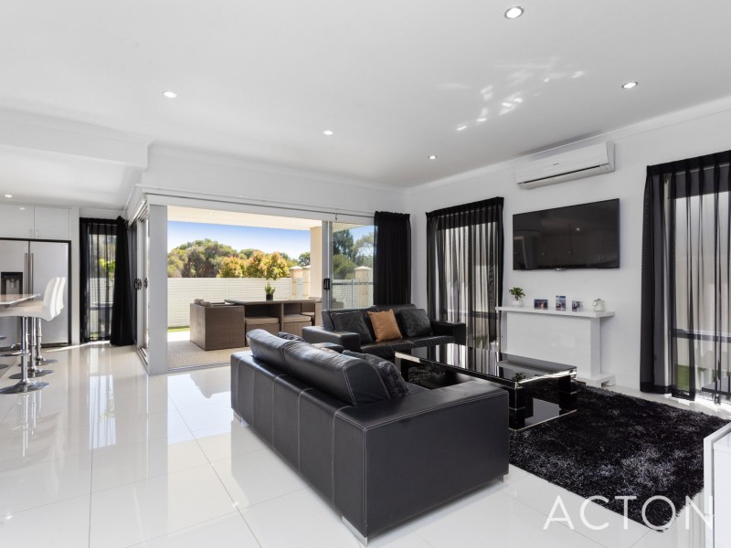 8 Pallarup Brace, Munster WA 6166