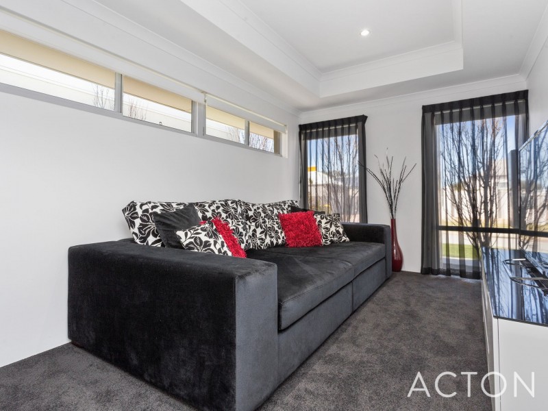 8 Pallarup Brace, Munster WA 6166