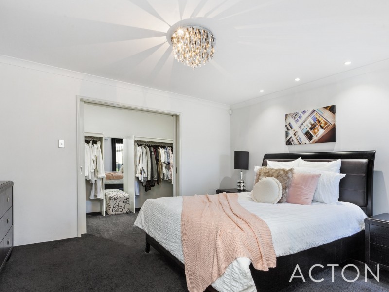 8 Pallarup Brace, Munster WA 6166