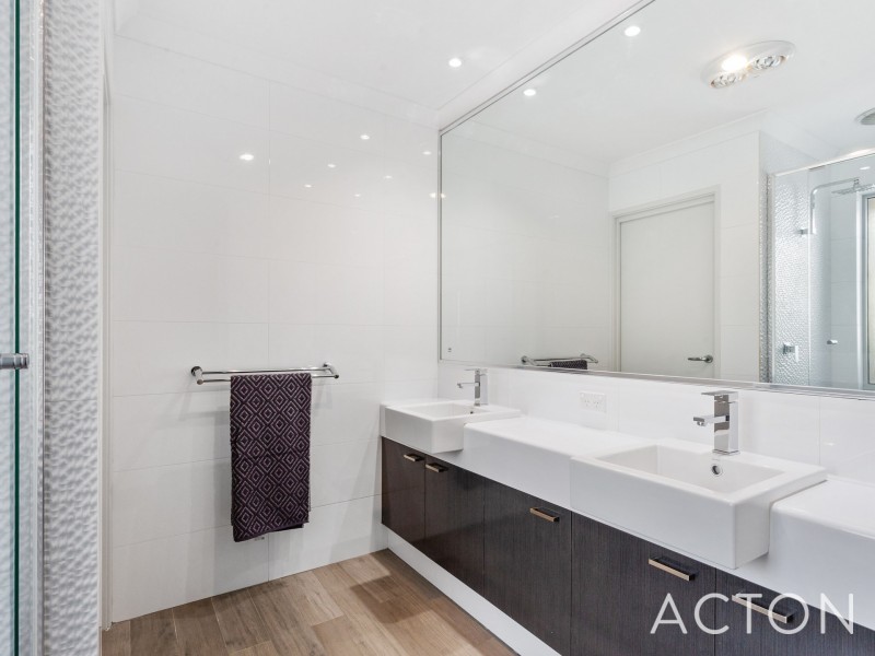 8 Pallarup Brace, Munster WA 6166