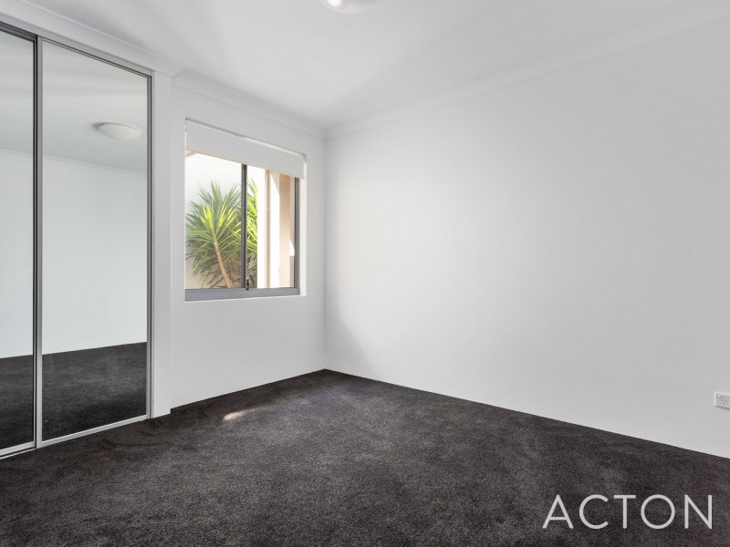 8 Pallarup Brace, Munster WA 6166