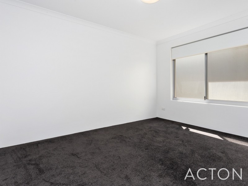 8 Pallarup Brace, Munster WA 6166