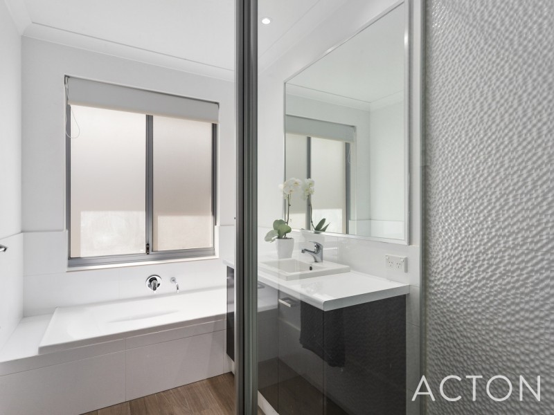 8 Pallarup Brace, Munster WA 6166