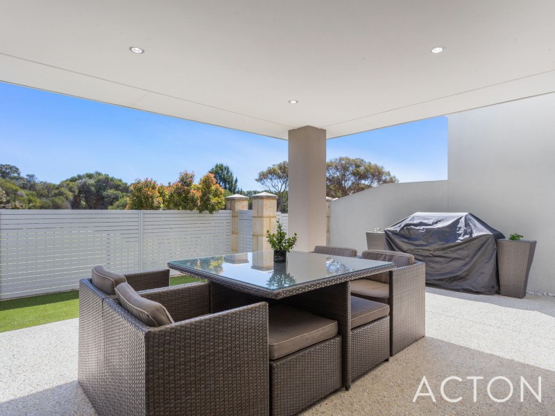 8 Pallarup Brace, Munster WA 6166