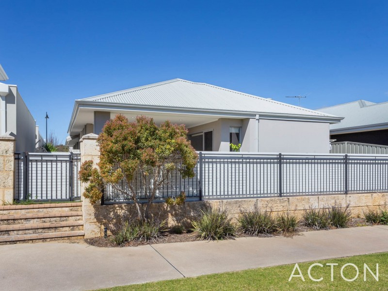 8 Pallarup Brace, Munster WA 6166
