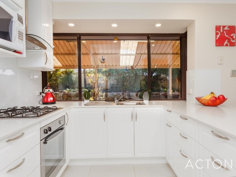 4 Bundy Court, South Lake WA 6164