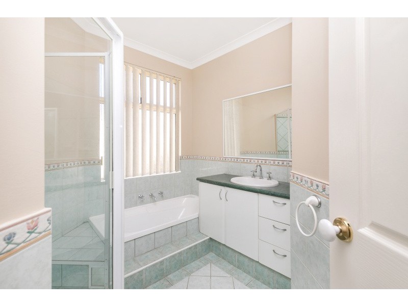 22A Sumich Gardens, Coogee WA 6166