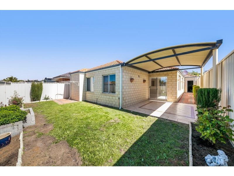 22A Sumich Gardens, Coogee WA 6166