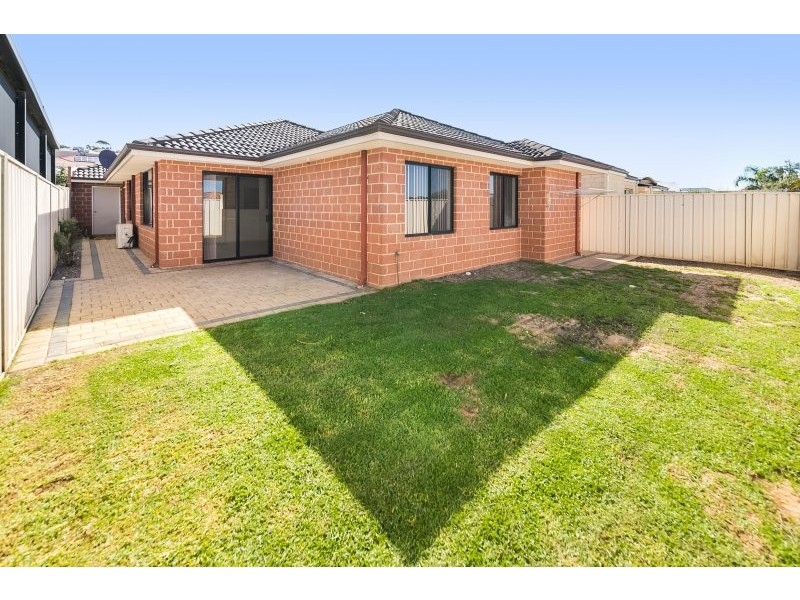 22B Sumich Gardens, Coogee WA 6166