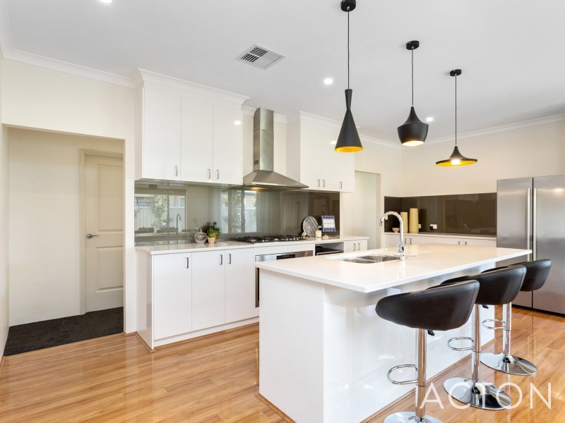 3 Splash Terrace, Munster WA 6166