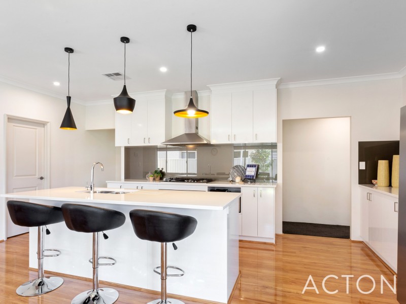 3 Splash Terrace, Munster WA 6166