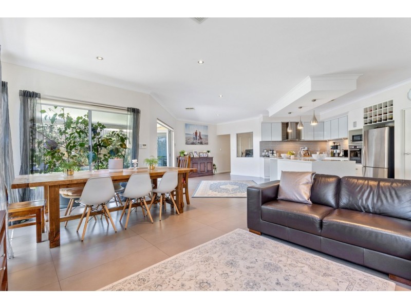 11 Redheart Way, Beeliar WA 6164