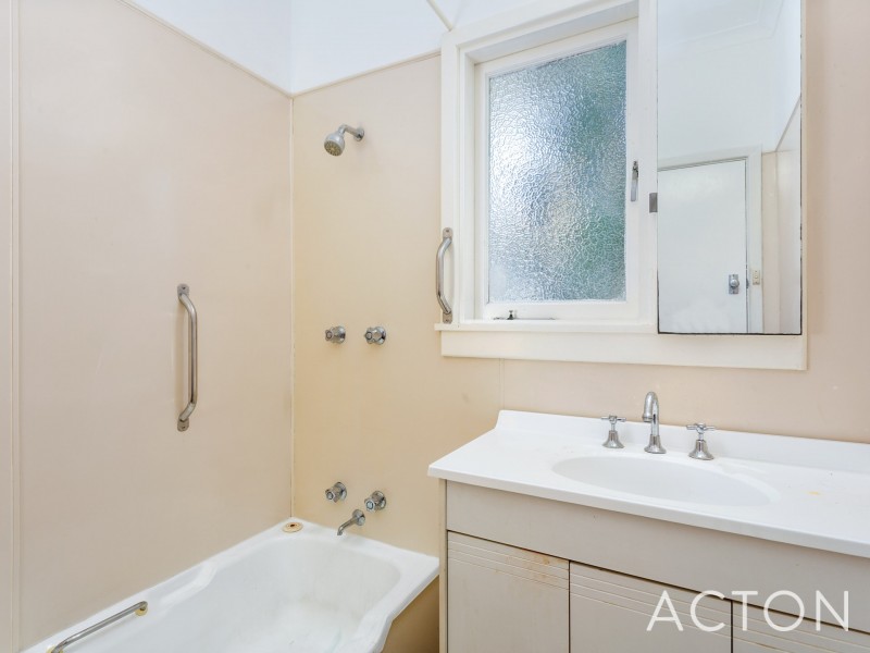 233 Winterfold Road, Coolbellup WA 6163