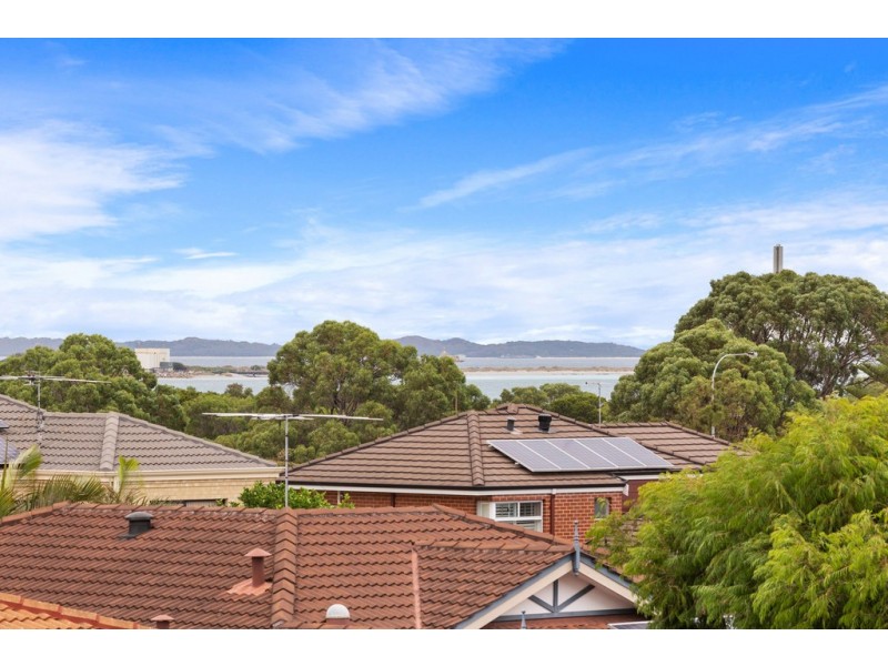 8 Arlington Loop, Coogee WA 6166