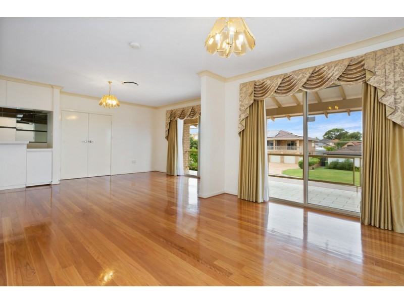 8 Arlington Loop, Coogee WA 6166