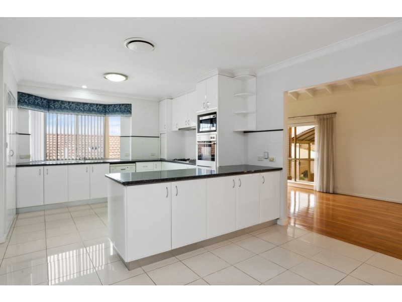 8 Arlington Loop, Coogee WA 6166