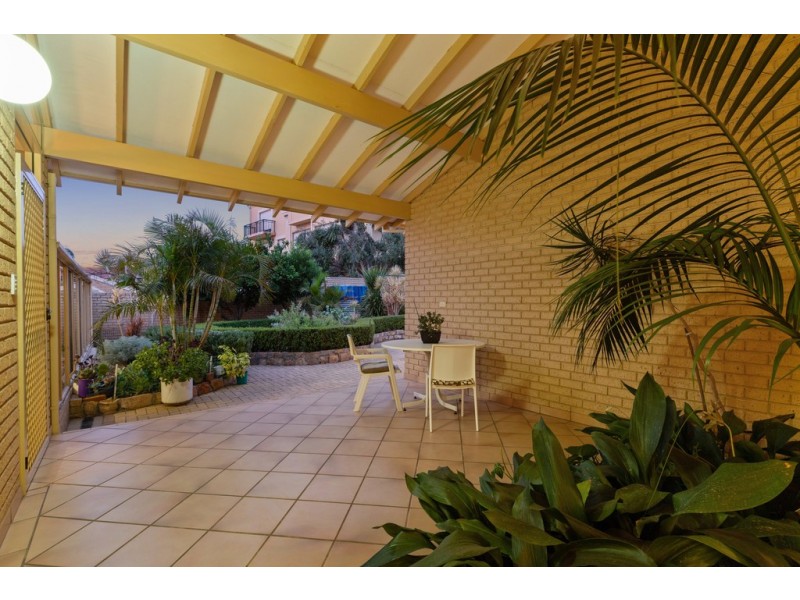 8 Arlington Loop, Coogee WA 6166