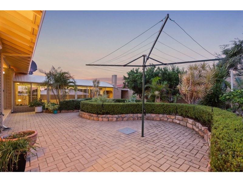 8 Arlington Loop, Coogee WA 6166