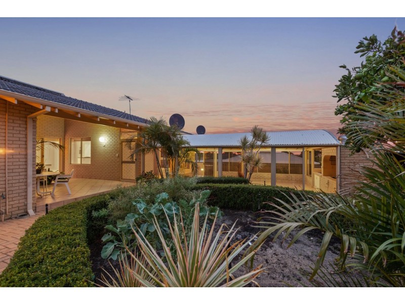 8 Arlington Loop, Coogee WA 6166