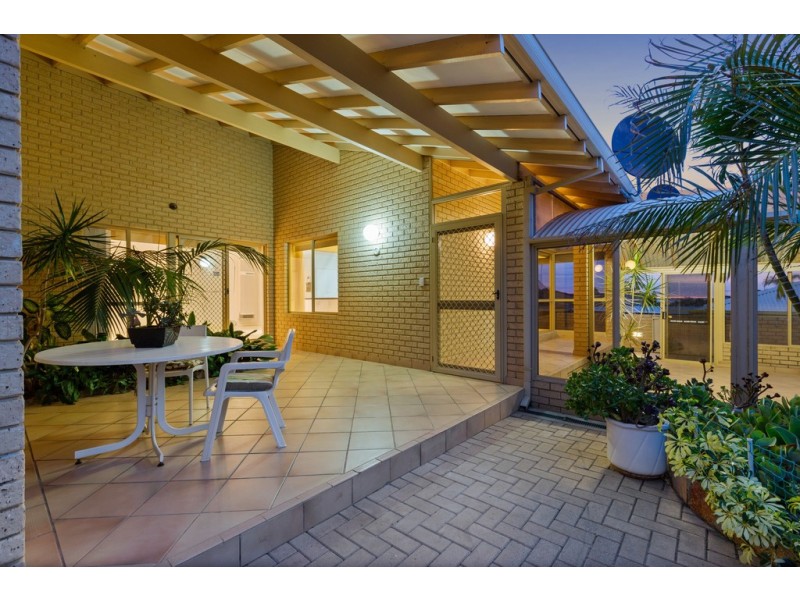 8 Arlington Loop, Coogee WA 6166