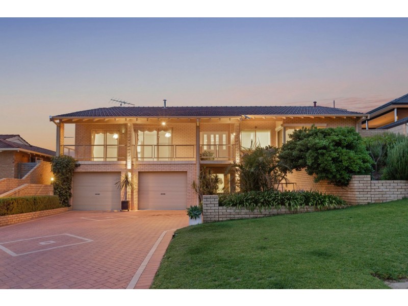 8 Arlington Loop, Coogee WA 6166