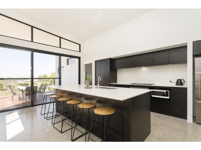 3/7 Nemagold Grove, Coogee WA 6166