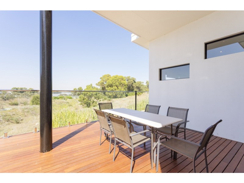 3/7 Nemagold Grove, Coogee WA 6166