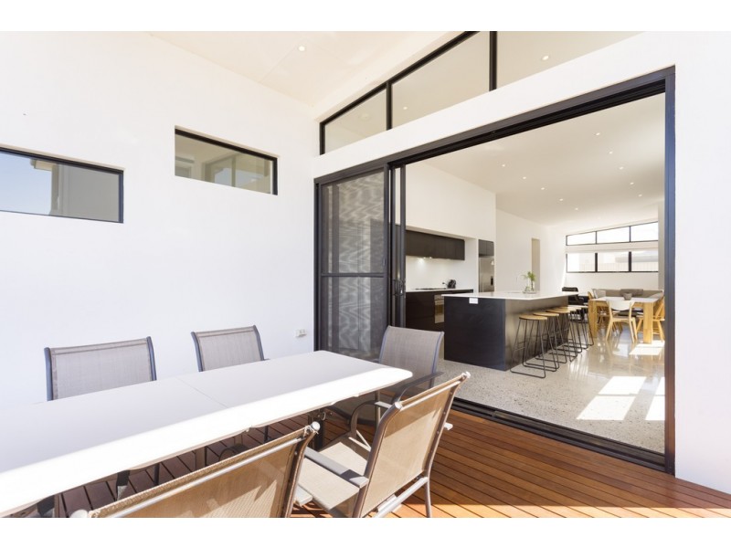 3/7 Nemagold Grove, Coogee WA 6166