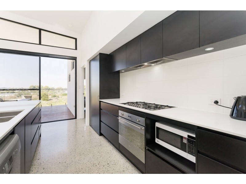 3/7 Nemagold Grove, Coogee WA 6166