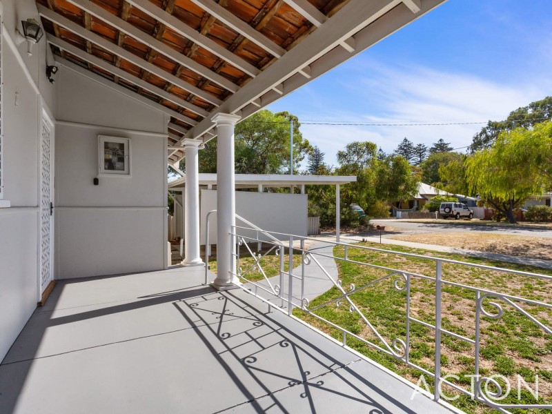 11 Shepherd Street, Beaconsfield WA 6162