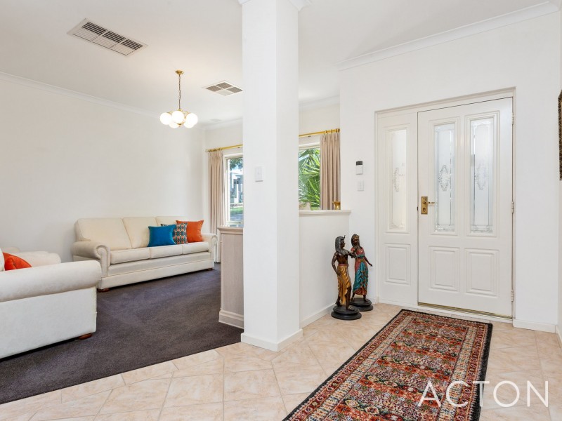 17 Halse Crescent, Melville WA 6156