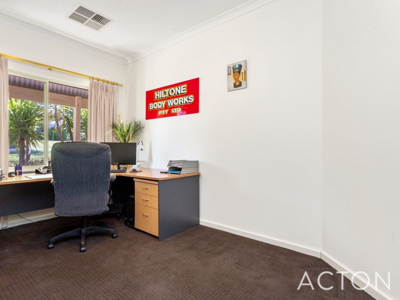 17 Halse Crescent, Melville WA 6156