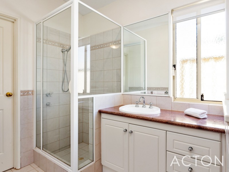 17 Halse Crescent, Melville WA 6156