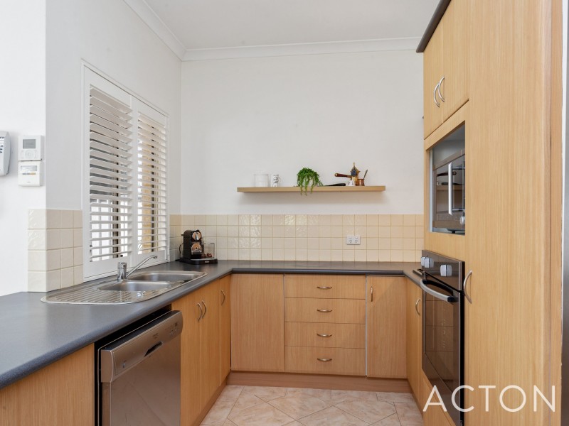 17 Halse Crescent, Melville WA 6156