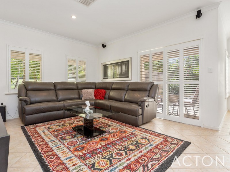 17 Halse Crescent, Melville WA 6156