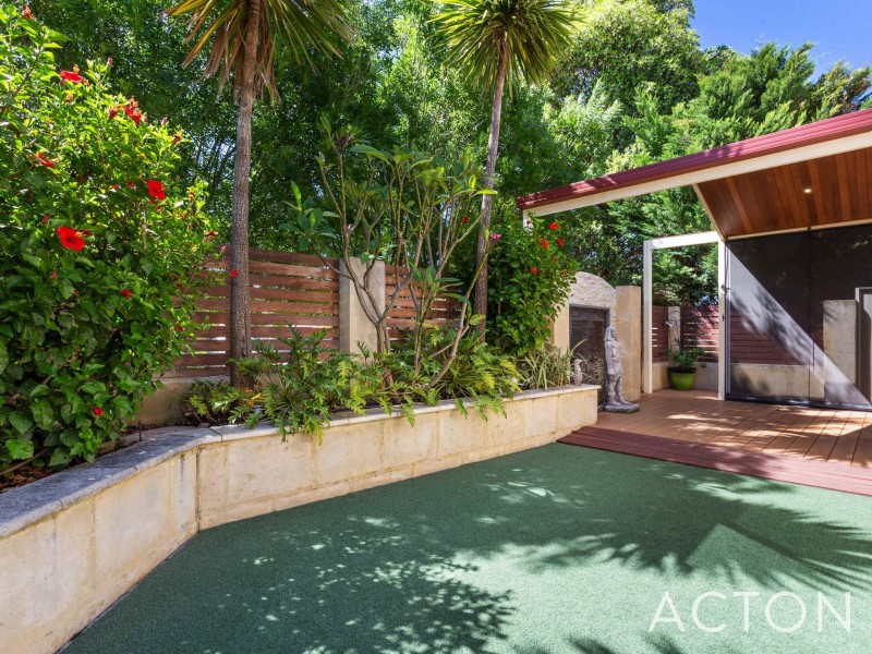 17 Halse Crescent, Melville WA 6156