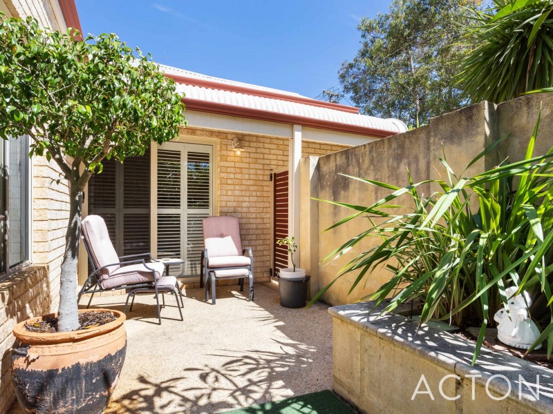 17 Halse Crescent, Melville WA 6156