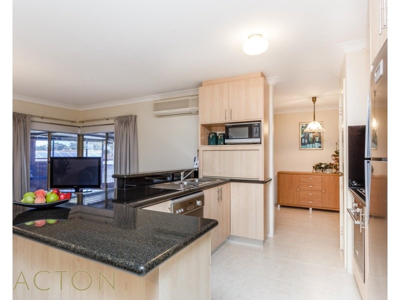 32 Leonard Way, Spearwood WA 6163
