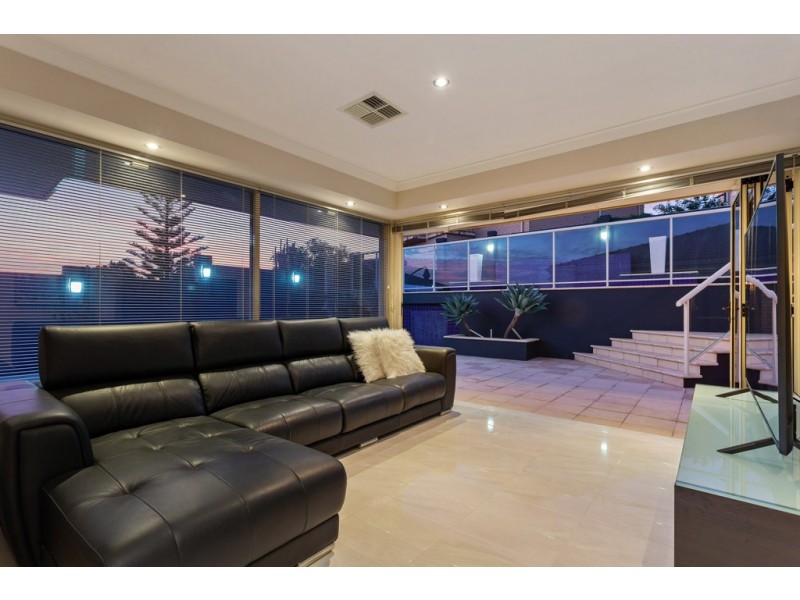 61 Castellon Crescent, Coogee WA 6166