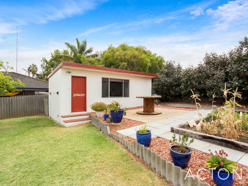 6 Ashbourne Way, Hamilton Hill WA 6163