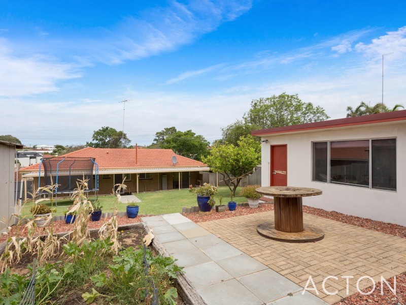 6 Ashbourne Way, Hamilton Hill WA 6163