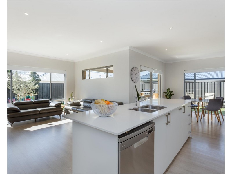 5 Fontina Road, Spearwood WA 6163