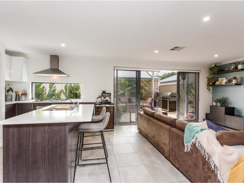 82 Entrance Road, Spearwood WA 6163