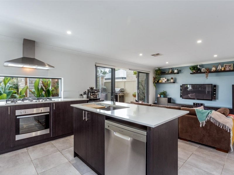 82 Entrance Road, Spearwood WA 6163