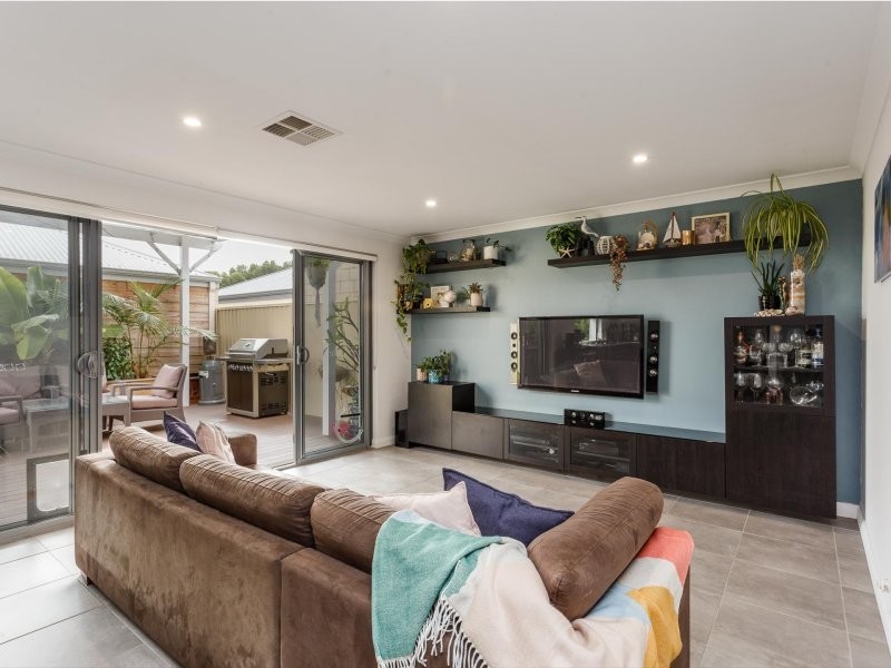 82 Entrance Road, Spearwood WA 6163