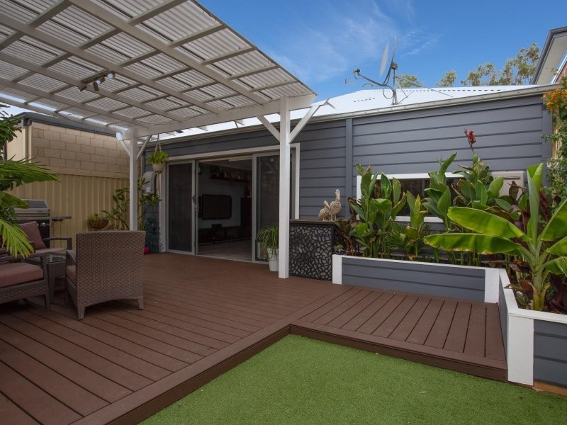 82 Entrance Road, Spearwood WA 6163